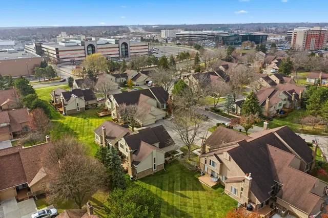 $314,900 | 37692 North Laurel Park Drive, Livonia, MI 48152