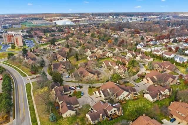 $314,900 | 37692 North Laurel Park Drive, Livonia, MI 48152