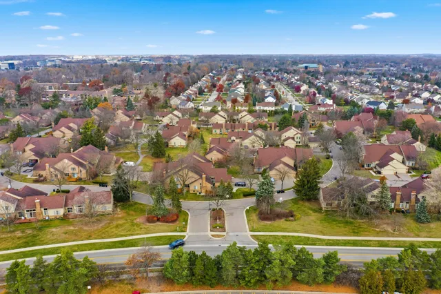$314,900 | 37692 North Laurel Park Drive, Livonia, MI 48152