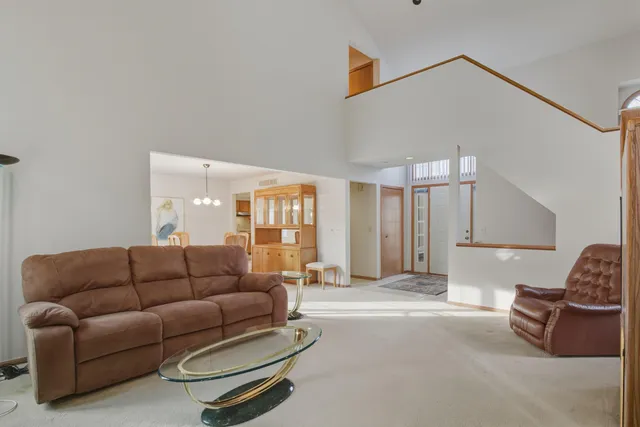 $304,900 | 37692 North Laurel Park Drive, Livonia, MI 48152