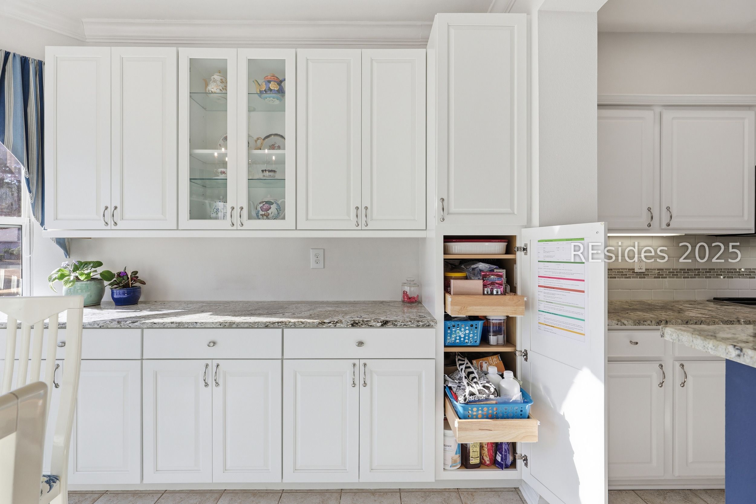 19 Hampton Circle Bluffton, SC 29909 - Photo 11 of 48 Custom pull out drawers