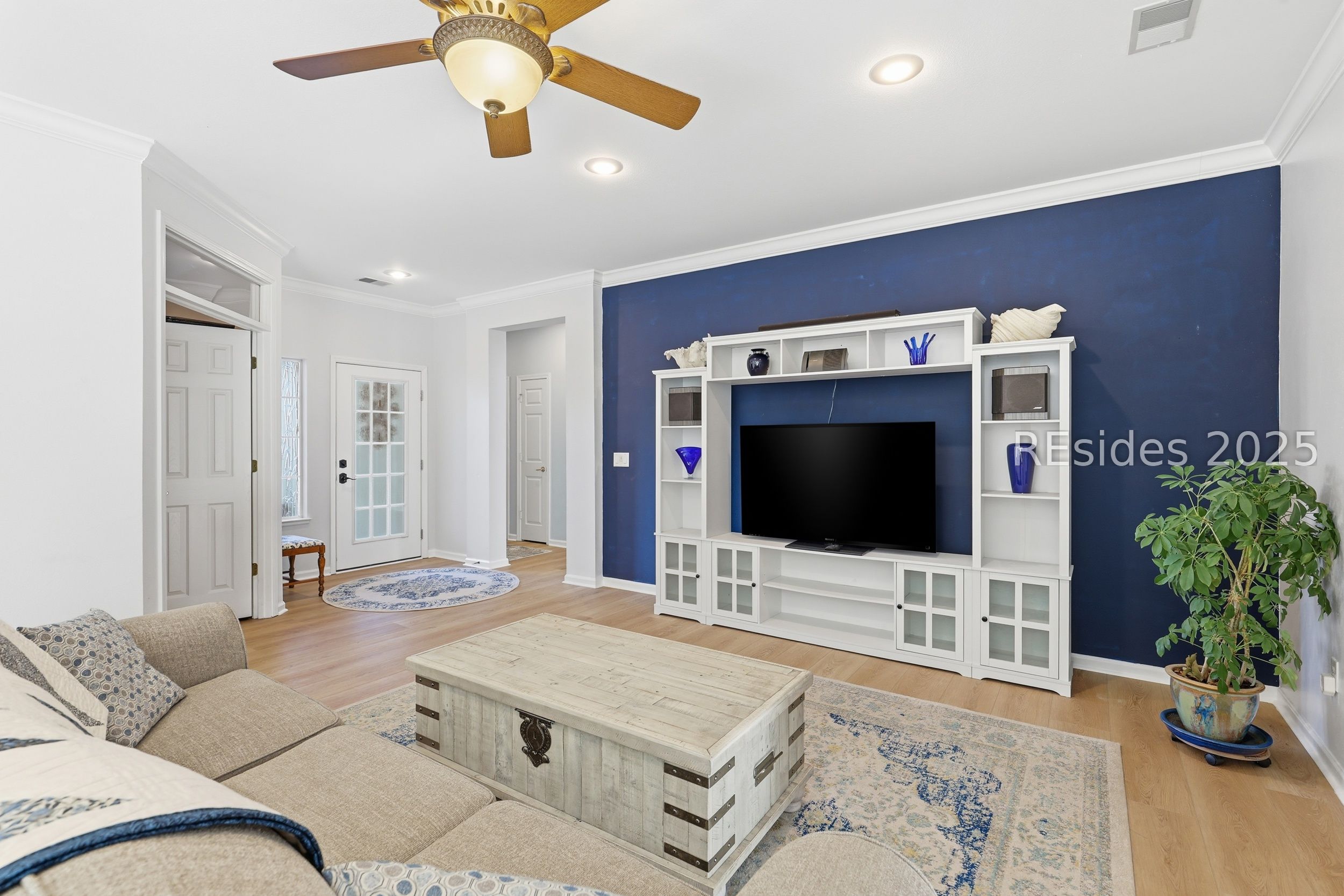 19 Hampton Circle Bluffton, SC 29909 - Photo 7 of 48 Main living area
