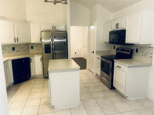 $2,200 | 702 Kristi Lane, Cedar Hill, TX 75104