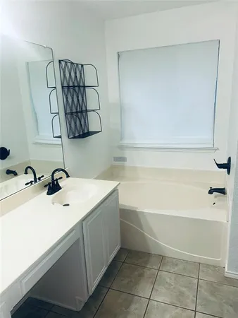 $2,200 | 702 Kristi Lane, Cedar Hill, TX 75104