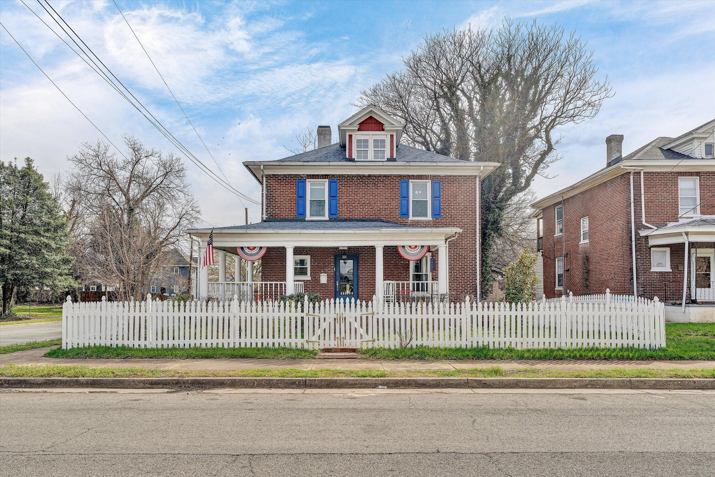 1502 Rorer Avenue Southwest Roanoke, VA 24016 - Photo 2 of 43 02-DSC00415