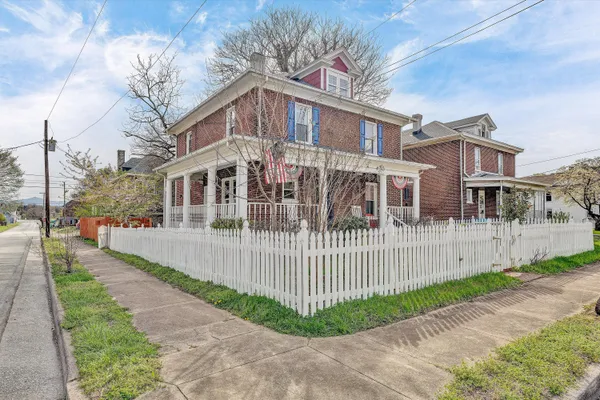$239,999 | 1502 Rorer Avenue Southwest, Roanoke, VA 24016