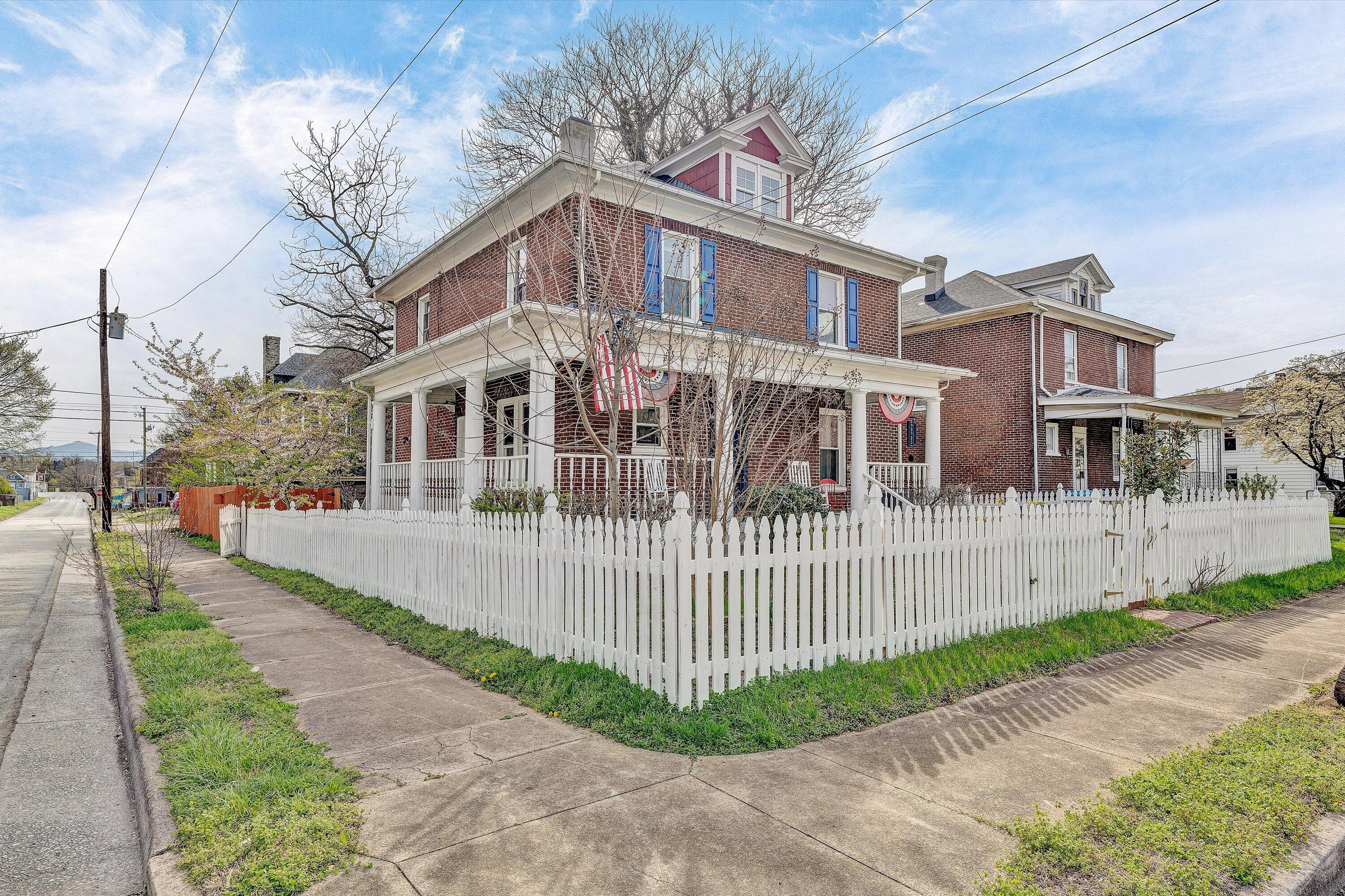 1502 Rorer Avenue Southwest Roanoke, VA 24016 - Photo 3 of 43 03-DSC00418