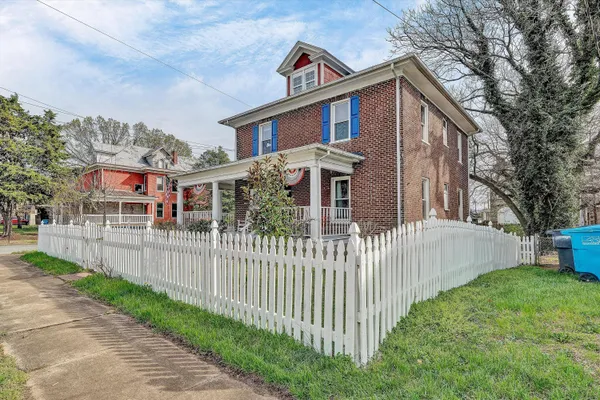 $239,999 | 1502 Rorer Avenue Southwest, Roanoke, VA 24016