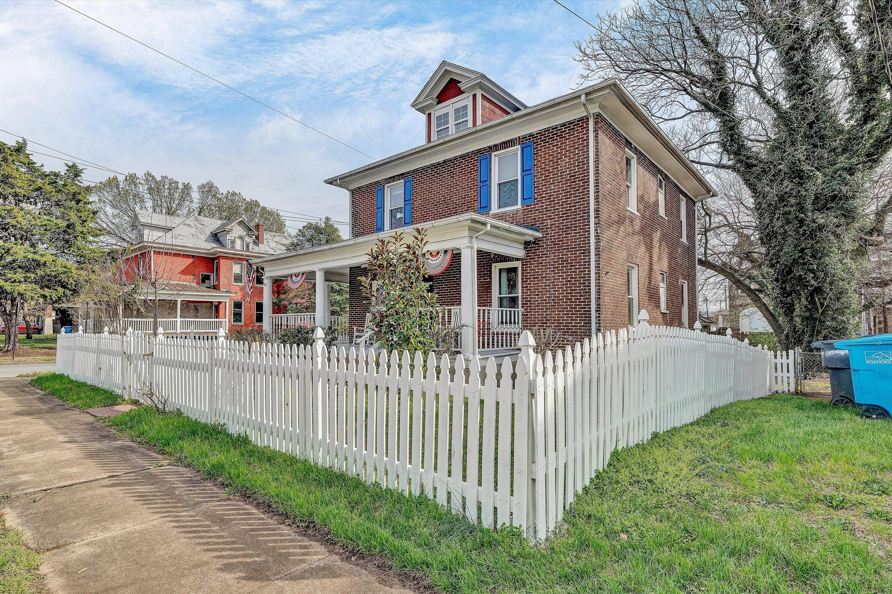 1502 Rorer Avenue Southwest Roanoke, VA 24016 - Photo 4 of 43 04-DSC00412
