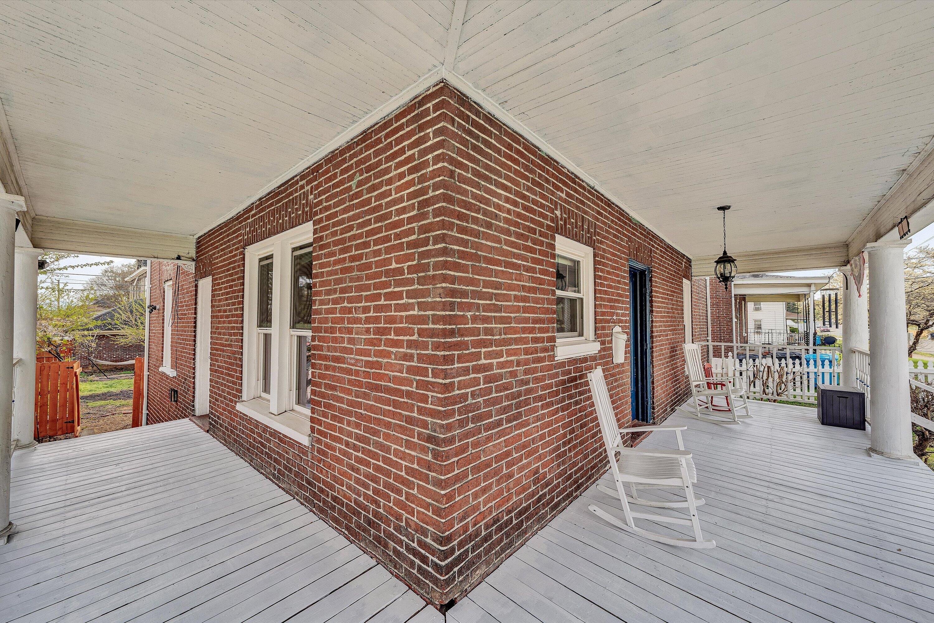 1502 Rorer Avenue Southwest Roanoke, VA 24016 - Photo 9 of 43 09-DSC00403