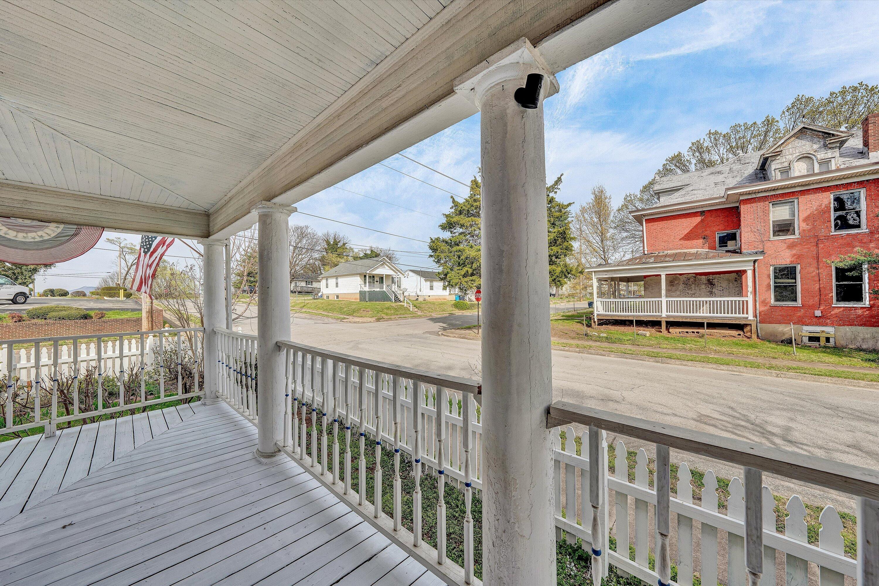 1502 Rorer Avenue Southwest Roanoke, VA 24016 - Photo 10 of 43 10-DSC00406