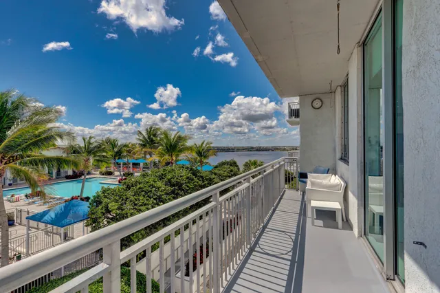 $4,200 | 300 South Australian Avenue, Unit 818, West Palm Beach, FL 33401