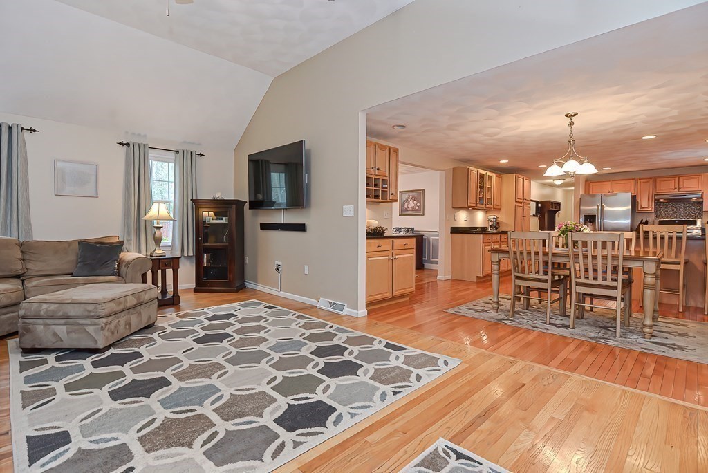 3 Bicknell Drive Mendon, MA 01756 - Photo 12 of 42