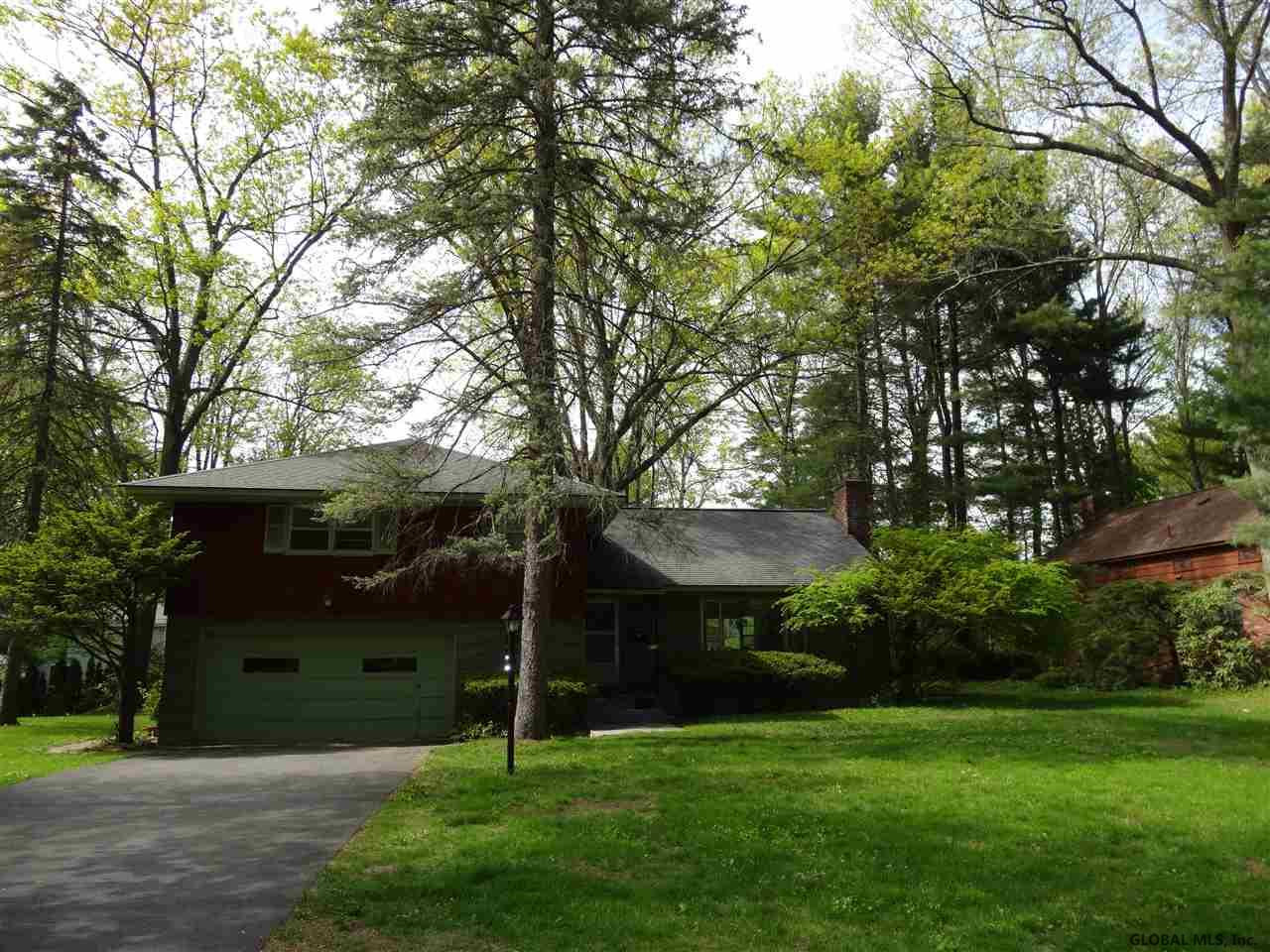 825 Jamaica Road Schenectady, NY 12309 - Photo 1 of 21 Photo 1