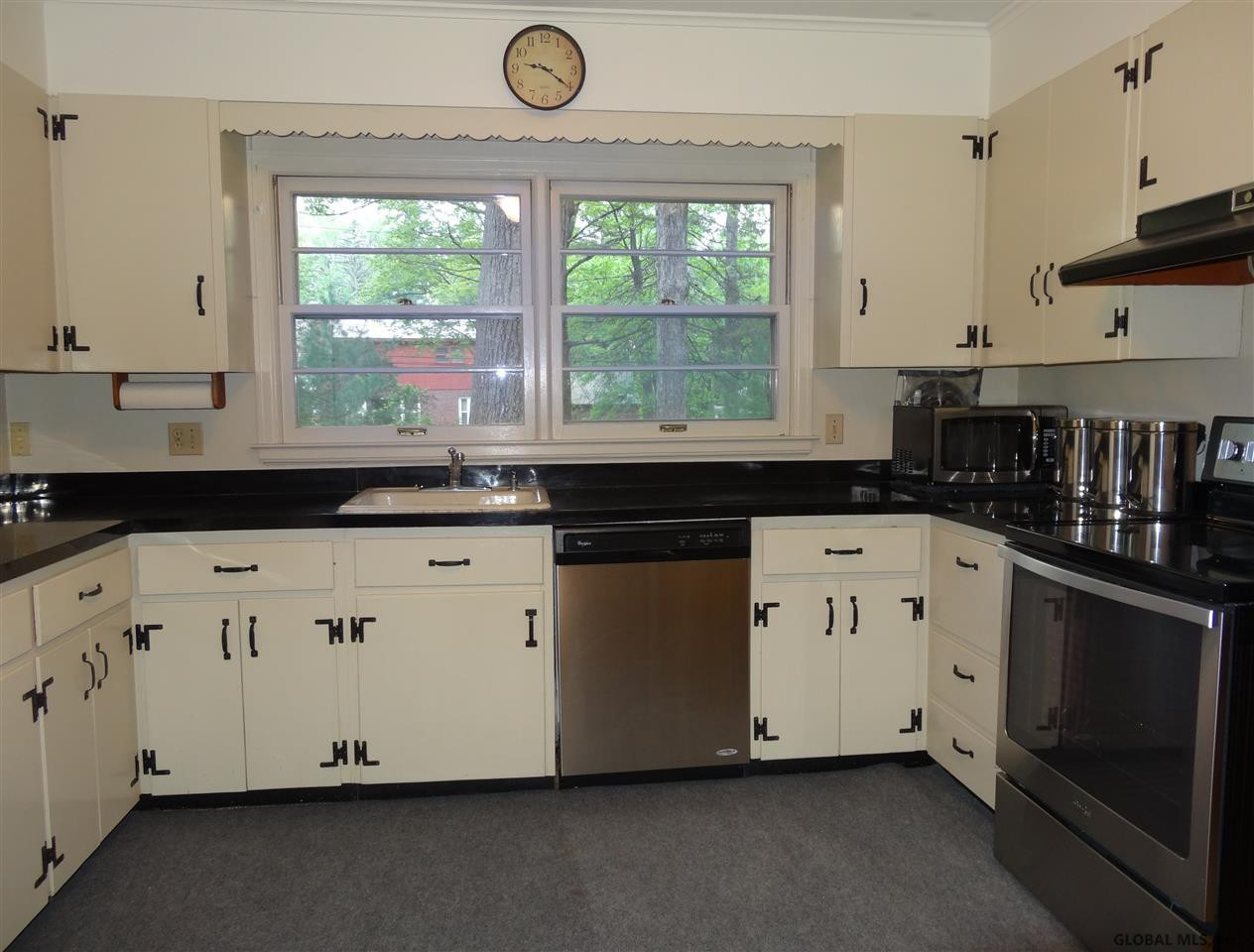 825 Jamaica Road Schenectady, NY 12309 - Photo 11 of 21 Photo 11
