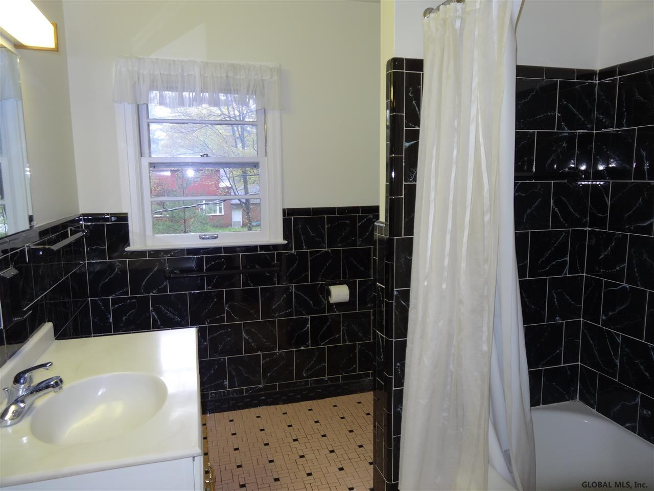 825 Jamaica Road Schenectady, NY 12309 - Photo 19 of 21 Photo 19