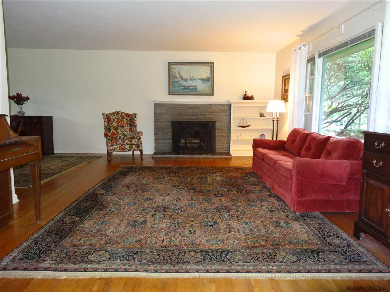 825 Jamaica Road Schenectady, NY 12309 - Photo 4 of 21 Photo 4