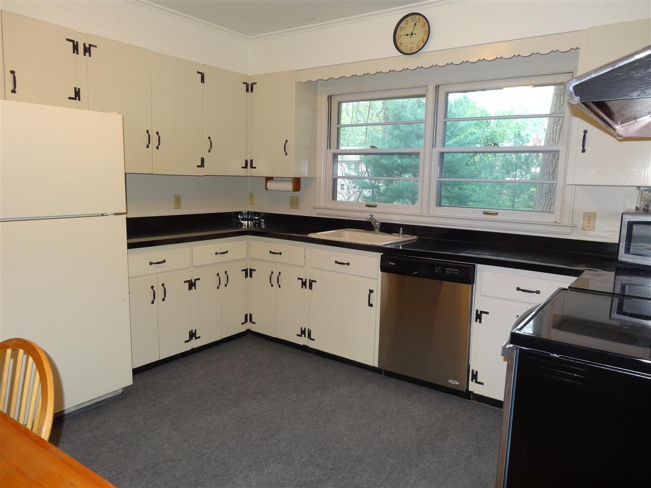 825 Jamaica Road Schenectady, NY 12309 - Photo 10 of 21 Photo 10