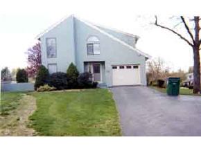 208 Lancaster Farm Road Salem, NH 03079 - Photo 2 of 5