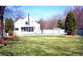 208 Lancaster Farm Road Salem, NH 03079 - Photo 3 of 5