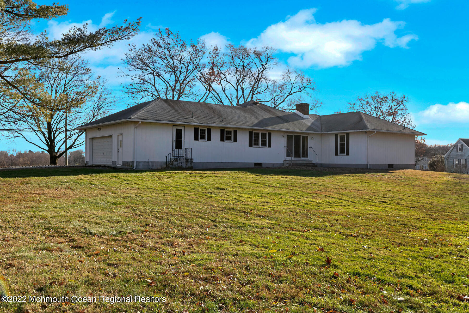 92 Five Points Road Colts Neck, NJ 07722 - Photo 2 of 32 4M3A7635-036-006-1800x1200
