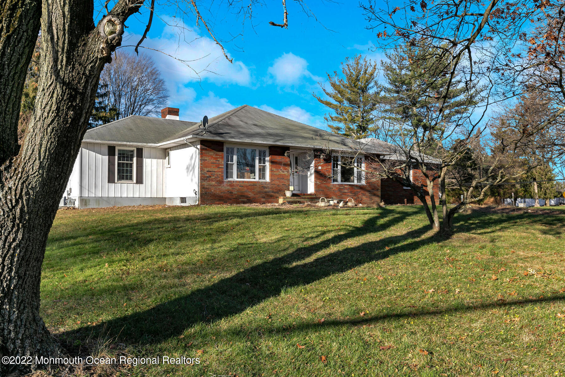 92 Five Points Road Colts Neck, NJ 07722 - Photo 4 of 32 4M3A7634-008-004-1800x1200