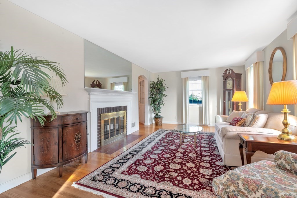 72 Bay State Road Arlington, MA 02474 - Photo 4 of 32 Gallery Image 4