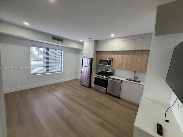 $2,400 | 1619 Jefferson Avenue, Unit 302, Miami Beach, FL 33139