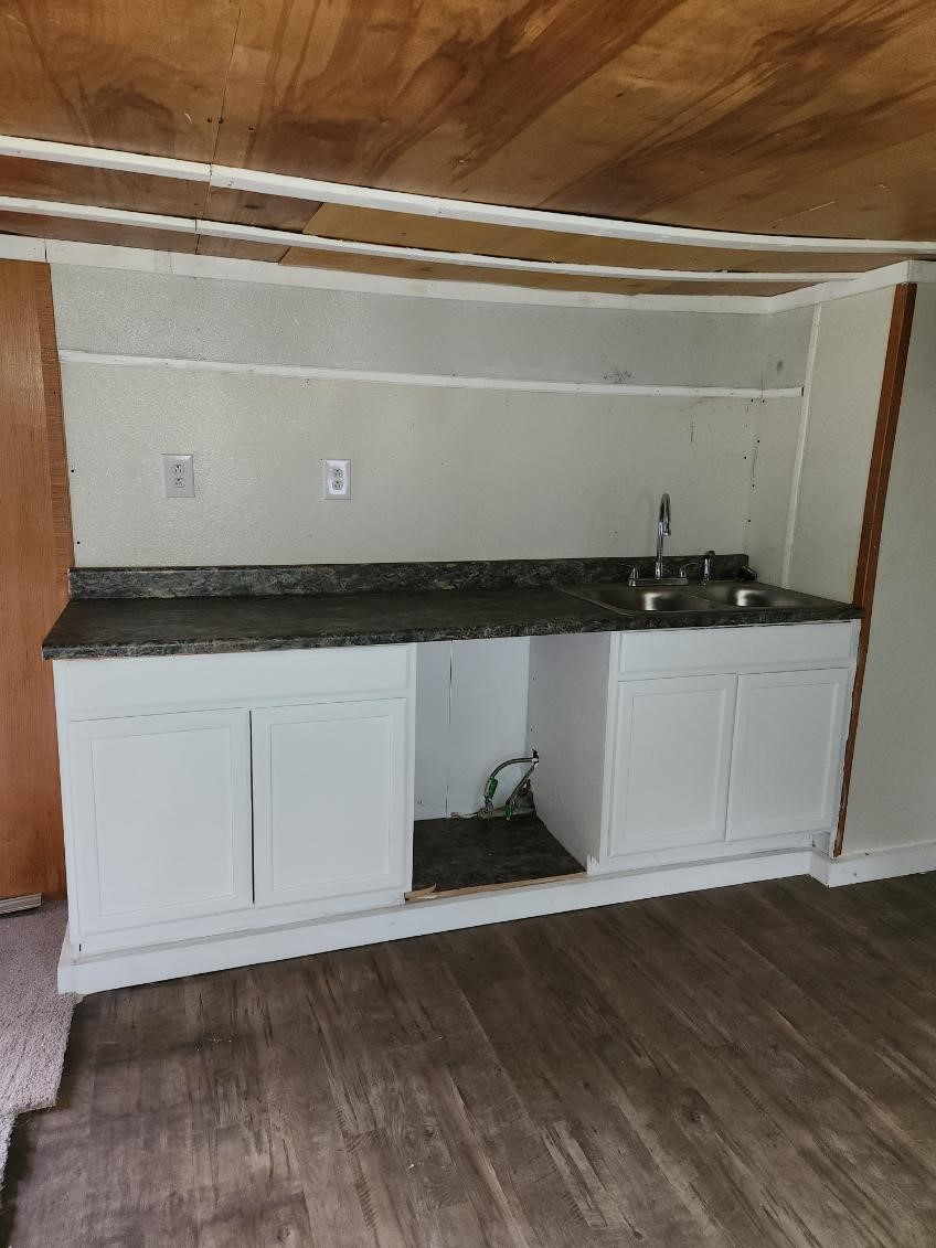 412 Cottonwood Church Road, Unit 7 Rosenberg, TX 77471 - Photo 2 of 10 a close view of cabinet