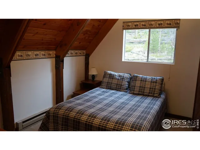 a black and white photo of a living room