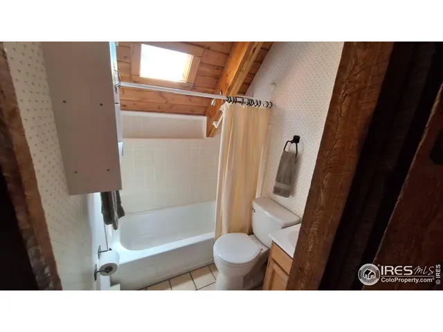 a black and white photo of a living room