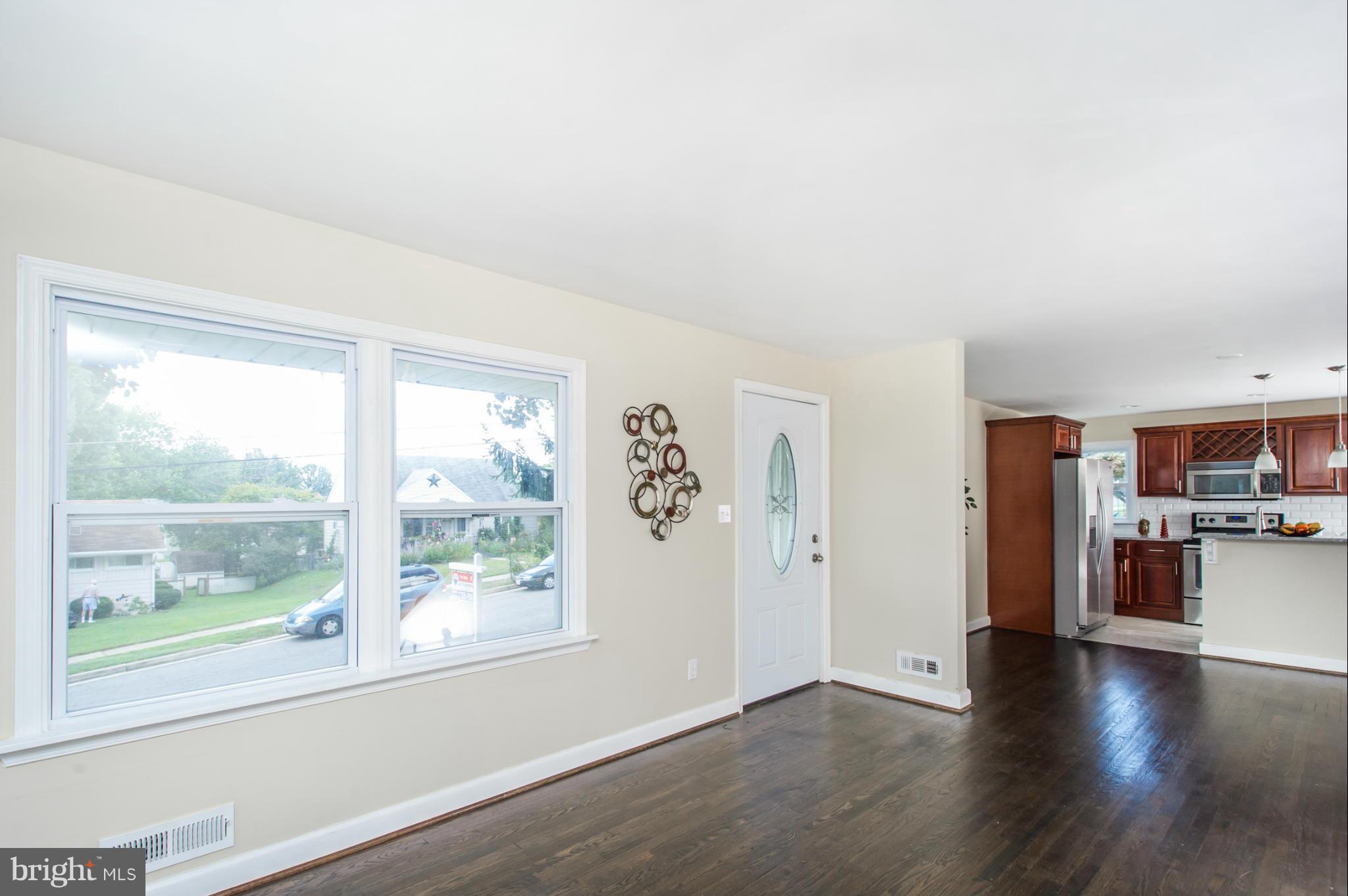 1822 Briarcliff Road Baltimore, MD 21234 - Photo 6 of 25 Living Room