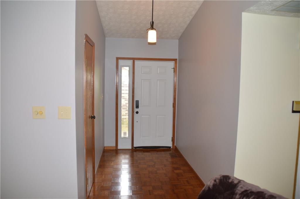 8279 Castle Ridge Lane Indianapolis, IN 46256 - Photo 2 of 36 Gallery Image 2