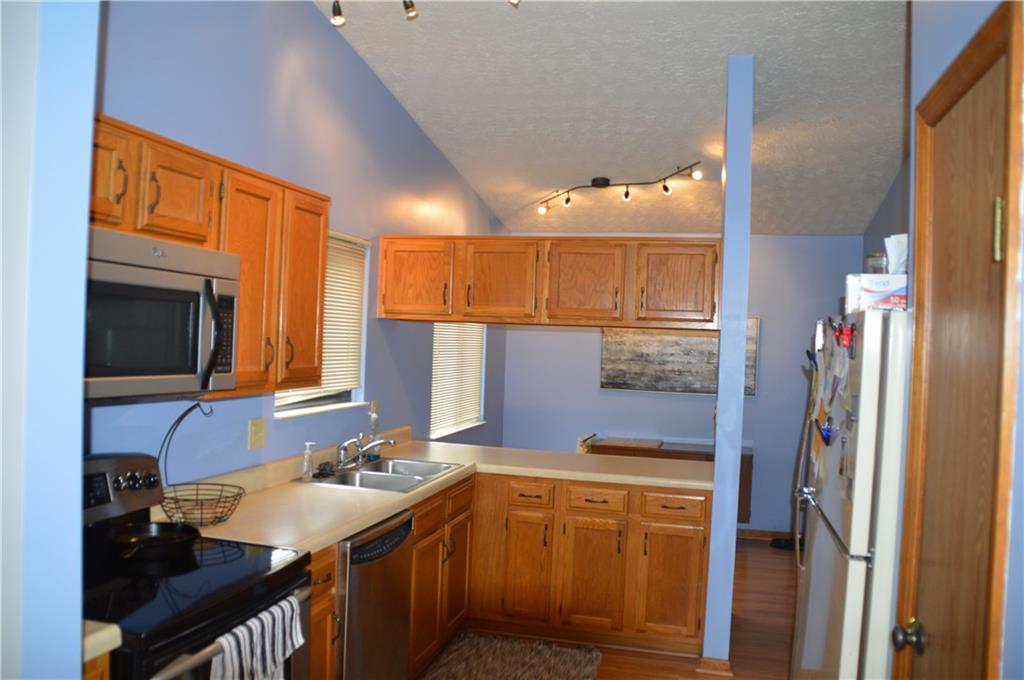 8279 Castle Ridge Lane Indianapolis, IN 46256 - Photo 12 of 36 Gallery Image 12