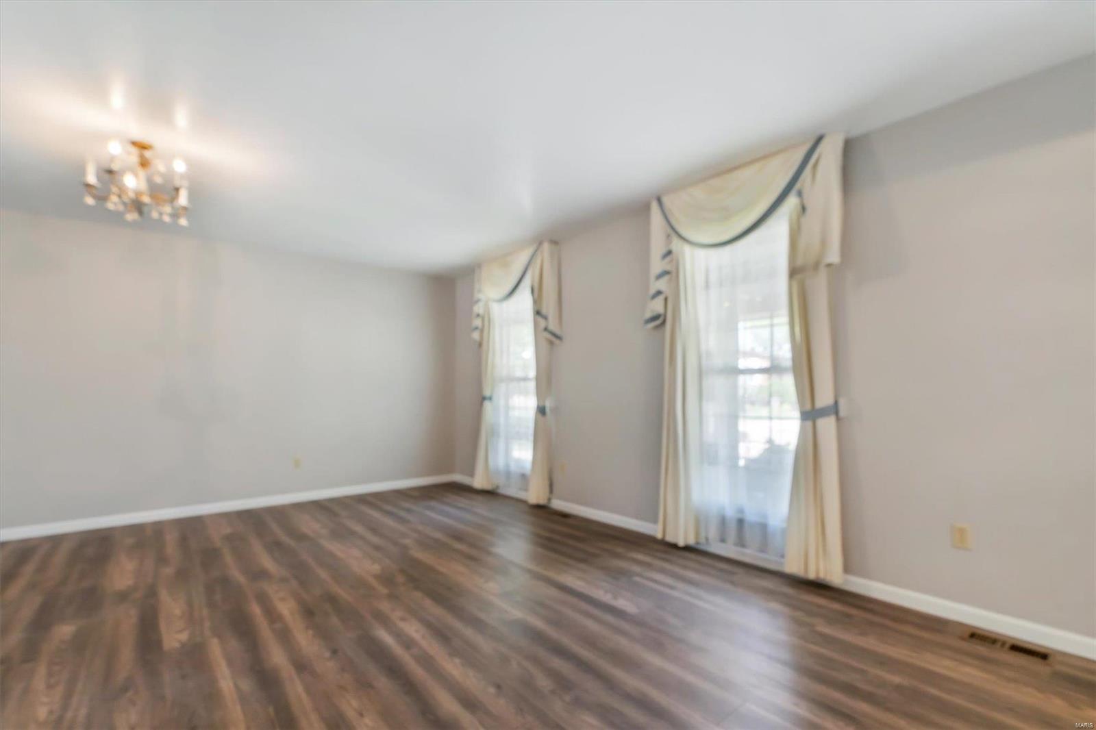 1261 Beaver Creek Road Chesterfield, MO 63017 - Photo 5 of 16 Gallery Image 5