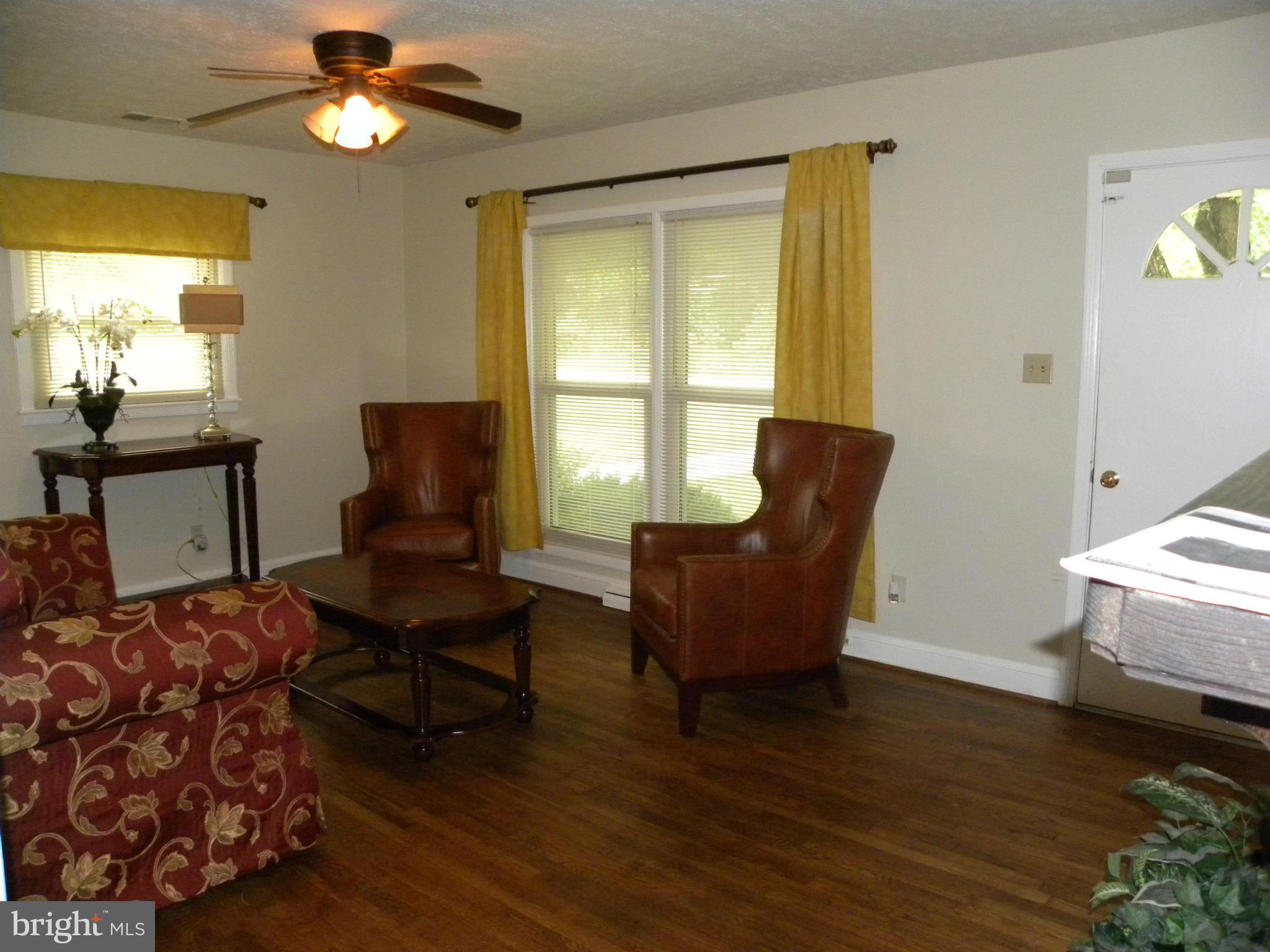 7391 Riley Road Warrenton, VA 20187 - Photo 3 of 30 Living Room