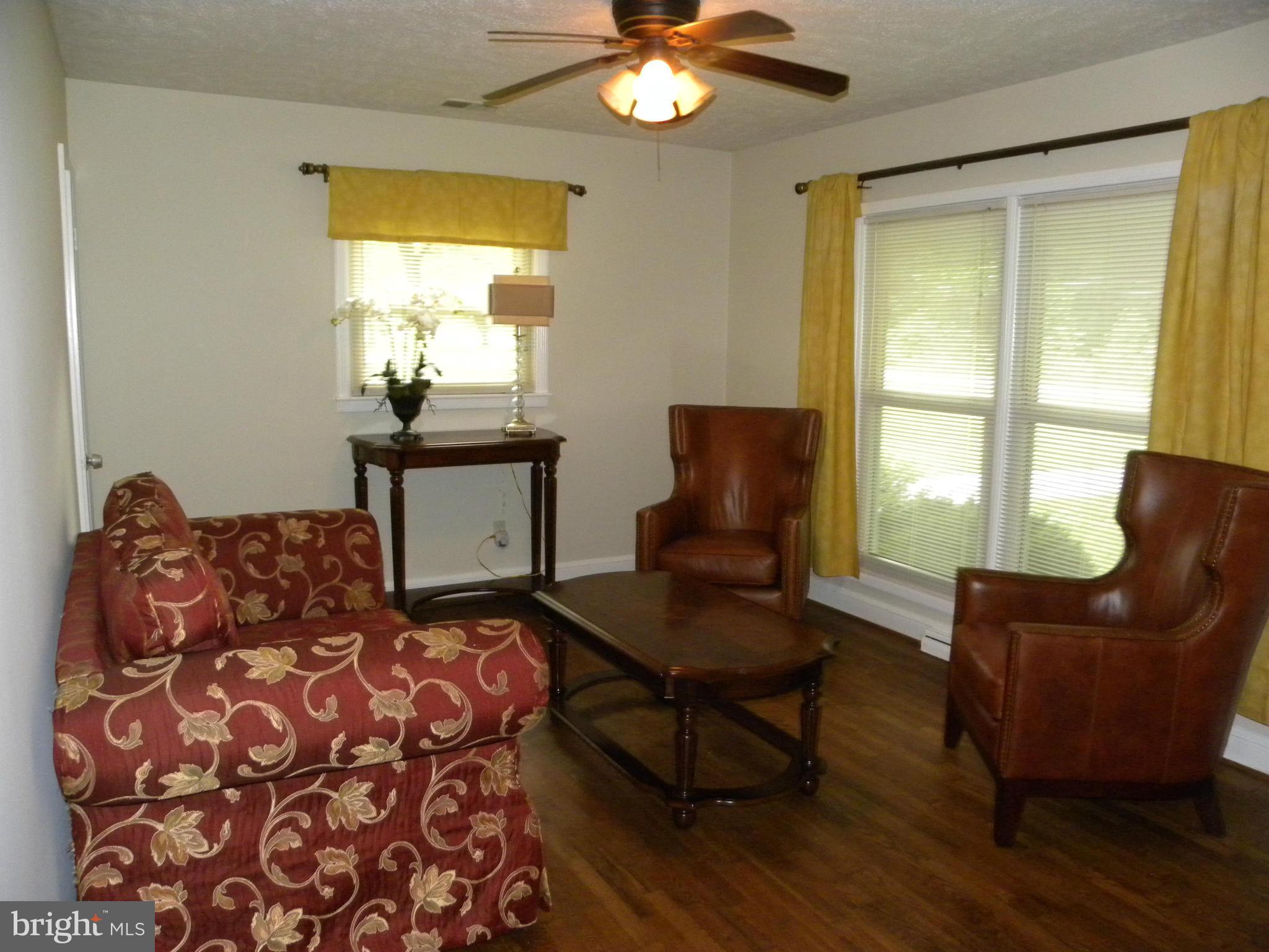 7391 Riley Road Warrenton, VA 20187 - Photo 4 of 30 Living Room