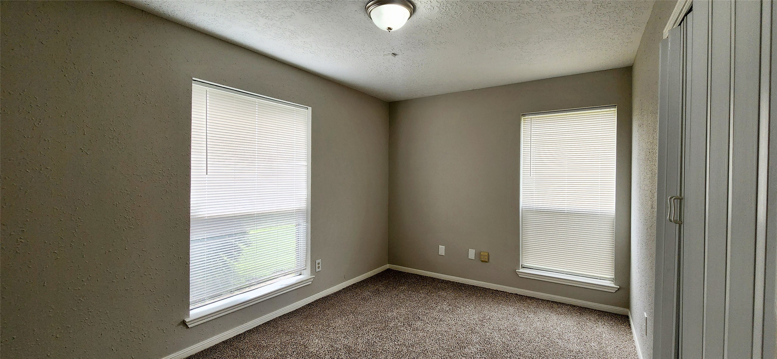 129 Wagon Ln Loop Angleton, TX 77515 - Photo 28 of 37 Gallery Image 28