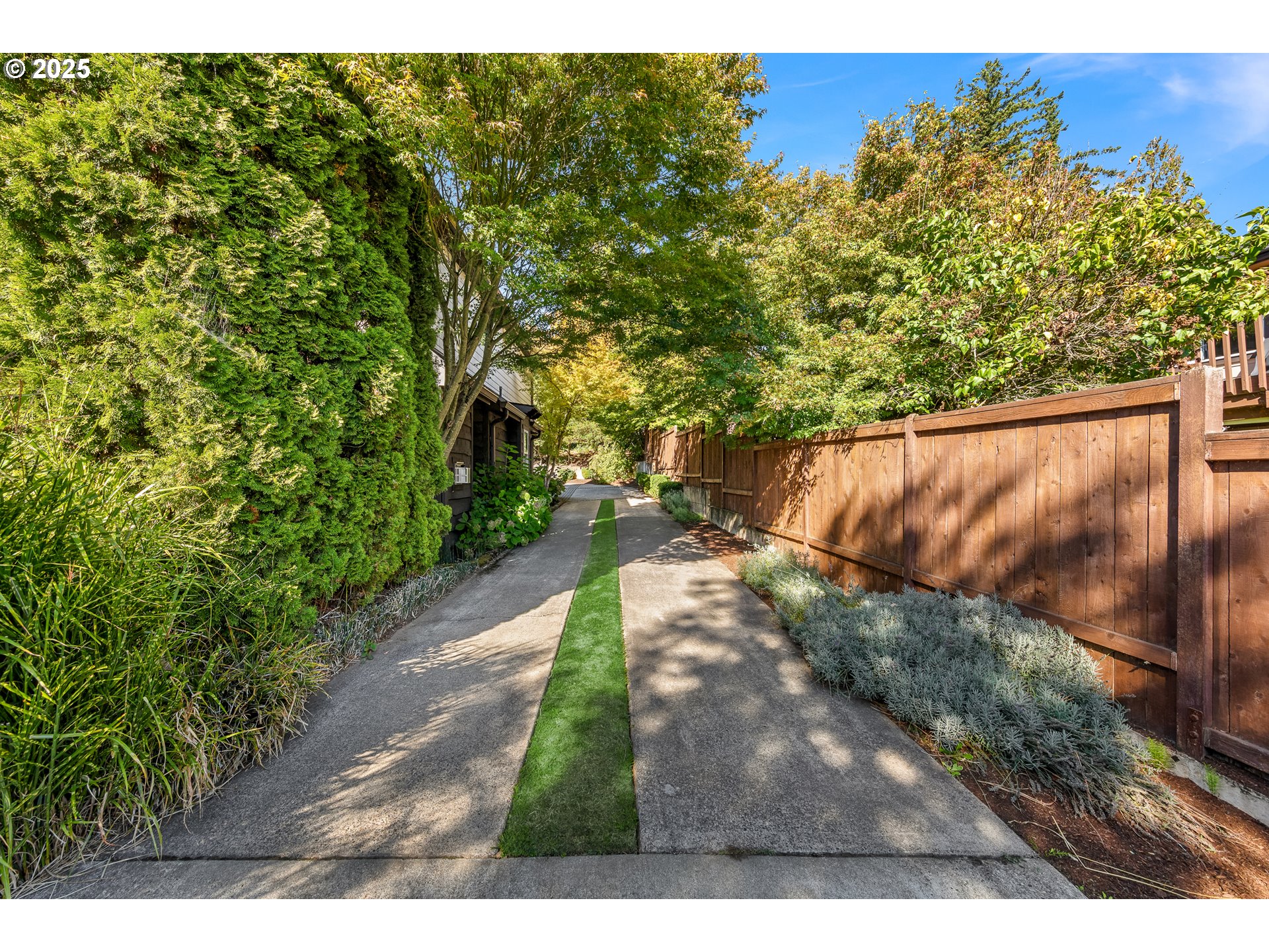 2520 Southeast Ellsworth Road Vancouver, WA 98664 - Photo 2 of 48