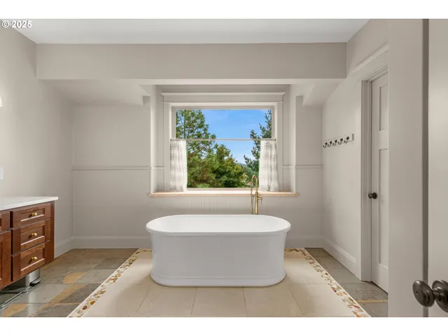 $1,549,000 | 2520 Southeast Ellsworth Road, Vancouver, WA 98664