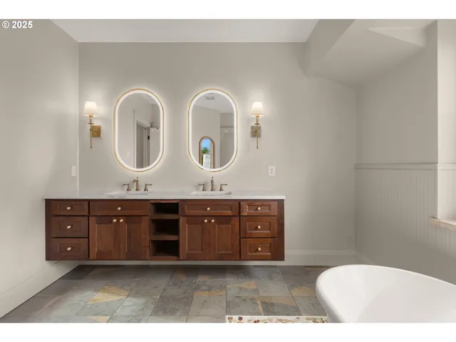 $1,549,000 | 2520 Southeast Ellsworth Road, Vancouver, WA 98664