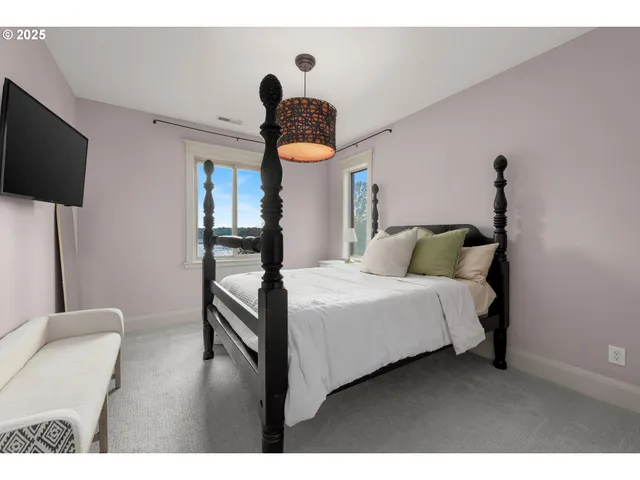 $1,549,000 | 2520 Southeast Ellsworth Road, Vancouver, WA 98664