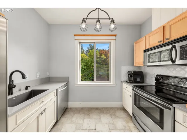 $1,549,000 | 2520 Southeast Ellsworth Road, Vancouver, WA 98664