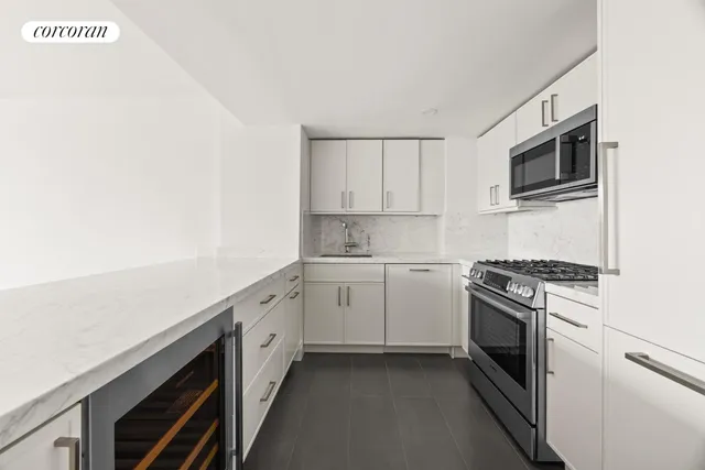 $1,675,000 | 61 Jane Street, Unit 16G | West Village