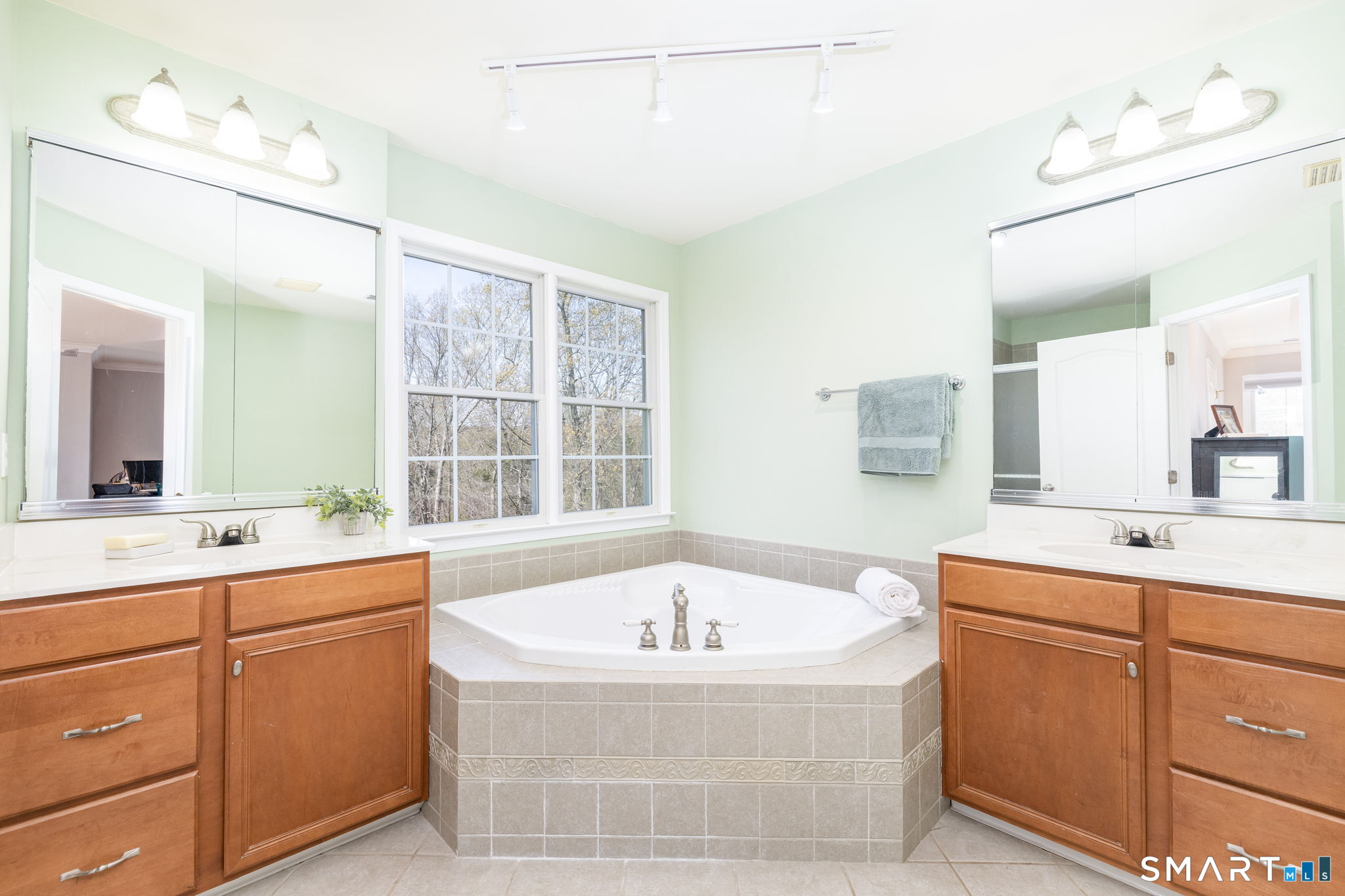 10 Eastham Bridge Road East Hampton, CT 06424 - Photo 26 of 37