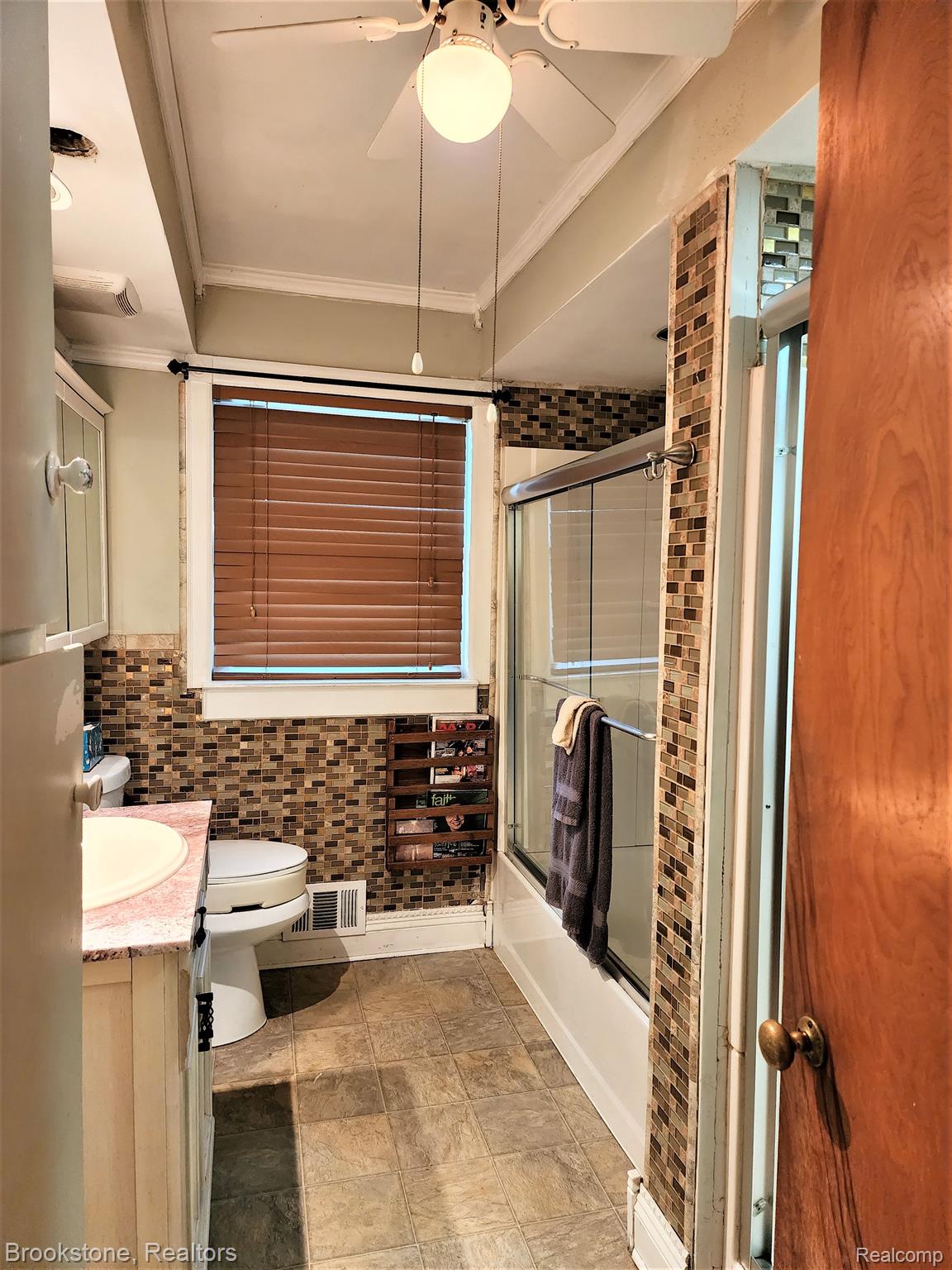 5332 Lapeer Road Burton, MI 48509 - Photo 10 of 45 Gallery Image 10