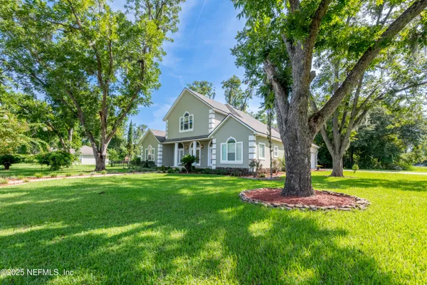 a view of entryway with a front door