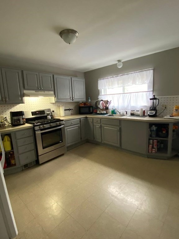 187-189 White Street Springfield, MA 01108 - Photo 4 of 23 Gallery Image 4