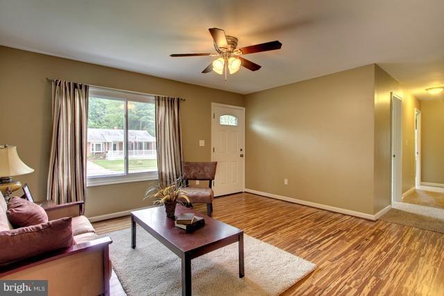 811 Ivydale Road Reisterstown, MD 21136 - Photo 11 of 25 Living Room