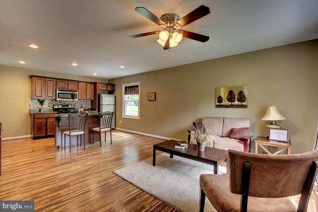 811 Ivydale Road Reisterstown, MD 21136 - Photo 16 of 25 Living Room